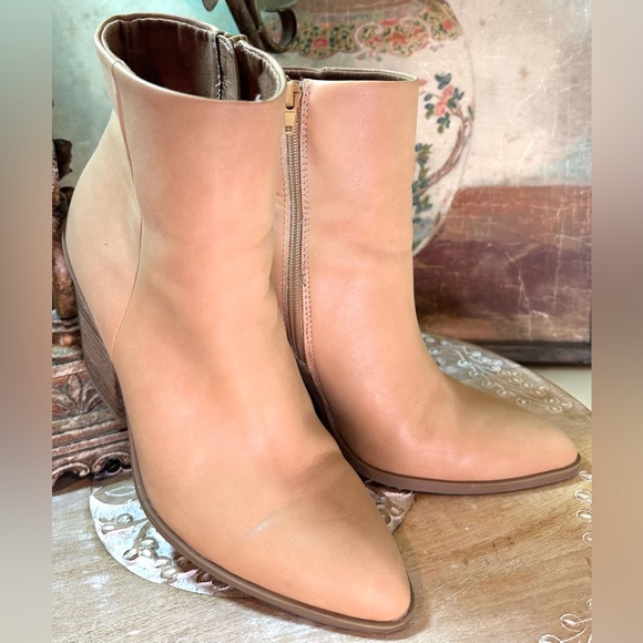 EUC Dolce Vita “Nemmy” Western Influenced Ankle Boots. Vegan Leather. Size 8.5 - Picture 1 of 15
